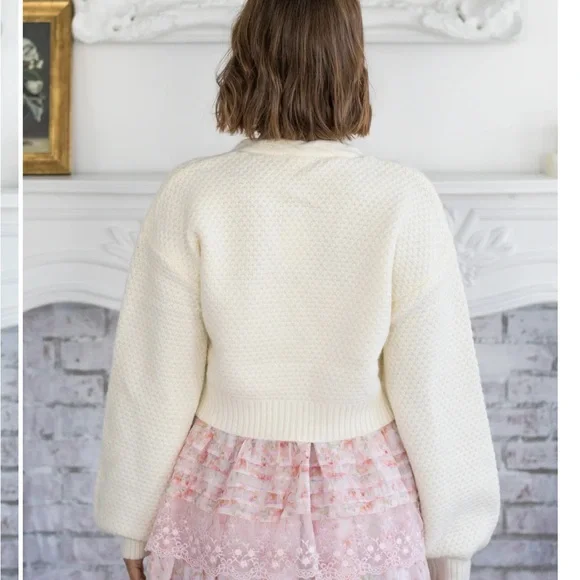 Casual White Knit Sweater with Pink Bows and Heart Pockets - Picture 2 of 3